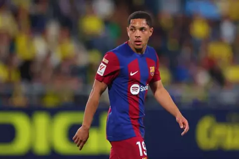 منافس الأهلي في كأس العالم للأندية.. تقارير: بالميراس يقترب من ضم لاعب برشلونة